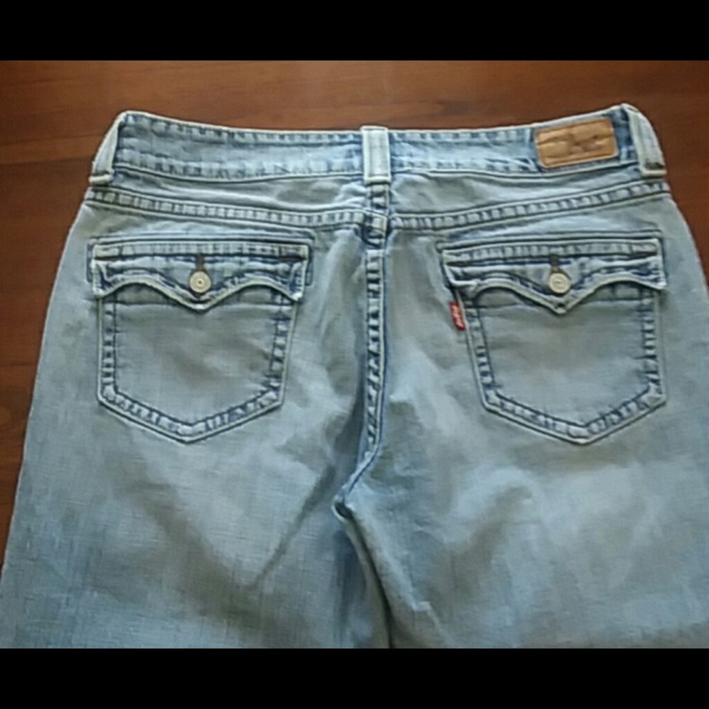 LEVIS 542 low flare great condition light wash.
